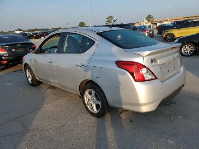 3N1CN7AP6JL804734 - 2018 NISSAN VERSA S SILVER photo 2