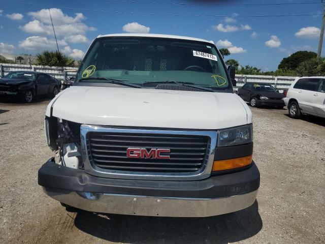 1GTW7AFG8J1903413 - 2018 GMC SAVANA G2500 WHITE photo 5