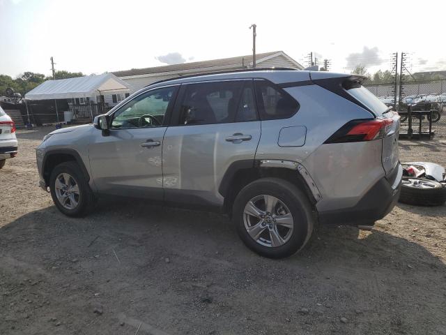 2T3P1RFV0SW498668 - 2025 TOYOTA RAV4 XLE 银色 照片 2