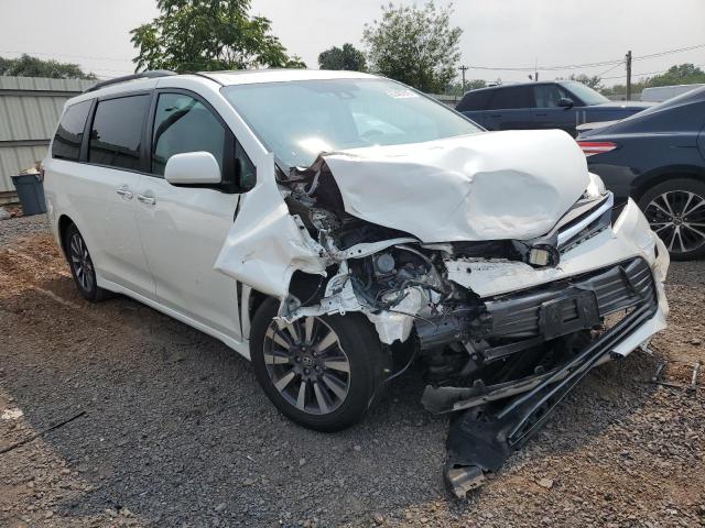 5TDDZ3DC9JS207675 - 2018 TOYOTA SIENNA XLE თეთრი ფოტო 4