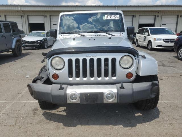 1C4BJWEG5CL279141 - 2012 JEEP WRANGLER UNLIMITED SAHARA SILVER photo 5
