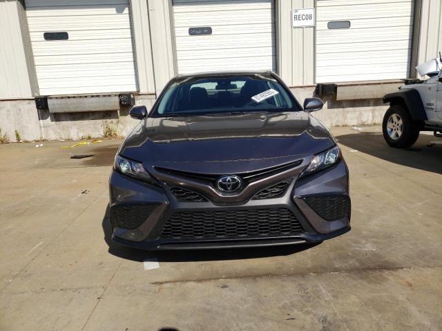 4T1G11AK6PU836220 - 2023 TOYOTA CAMRY SE NIGHT SHADE GRAY photo 5