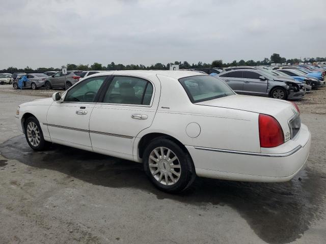 1LNHM81WX6Y608302 - 2006 LINCOLN TOWN CAR SIGNATURE WHITE photo 2