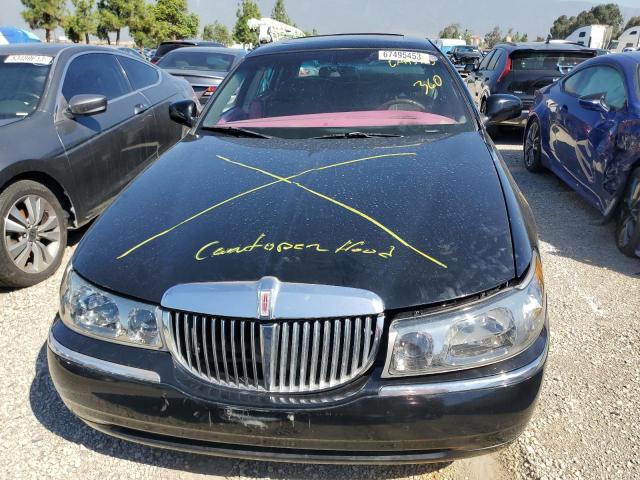 1LNFM83W8WY706037 - 1998 LINCOLN TOWN CARTIER BLACK photo 5