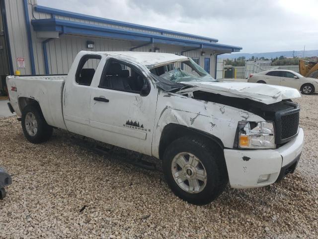 2GCEK19J681198827 - 2008 CHEVROLET SILVERADO K1500 WHITE photo 4