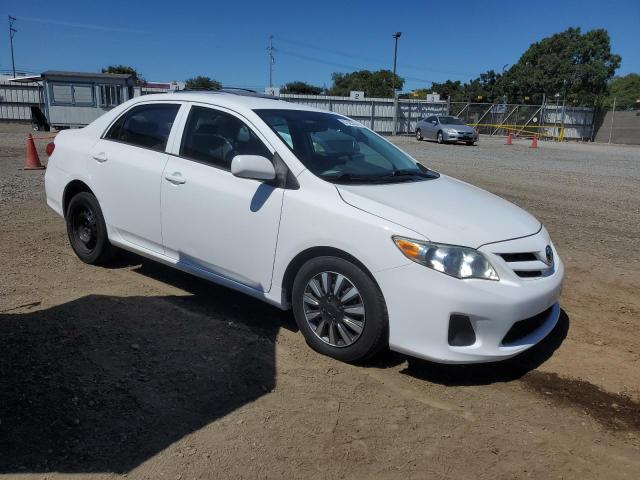 5YFBU4EE6DP180962 - 2013 TOYOTA COROLLA BASE WHITE photo 4