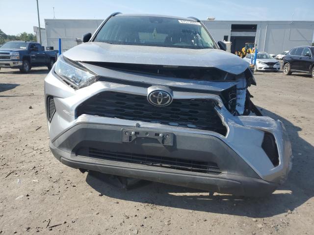 2T3H1RFV8MC130411 - 2021 TOYOTA RAV4 LE 银色 照片 5