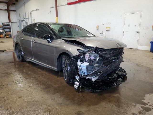 4T1DBADK2SU504666 - 2025 TOYOTA CAMRY XSE ნაცრისფერი ფოტო 4