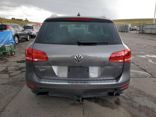 WVGEF9BP7ED001905 - 2014 VOLKSWAGEN TOUAREG V6 GRAY photo 6