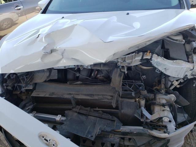 1FADP3F22HL300016 - 2017 FORD FOCUS SE WHITE photo 11