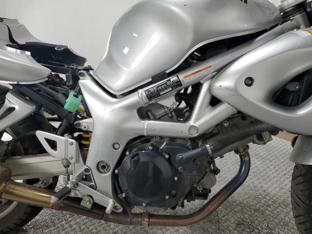 JS1VP52A522101587 - 2002 SUZUKI SV650 S SILVER photo 5