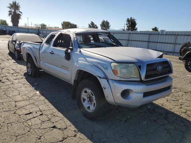 5TETX62N95Z062993 - 2005 TOYOTA TACOMA PRERUNNER ACCESS CAB SILVER photo 4