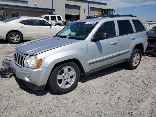 1J8GR48K27C596134 - 2007 JEEP GRAND CHER LAREDO WHITE photo 1