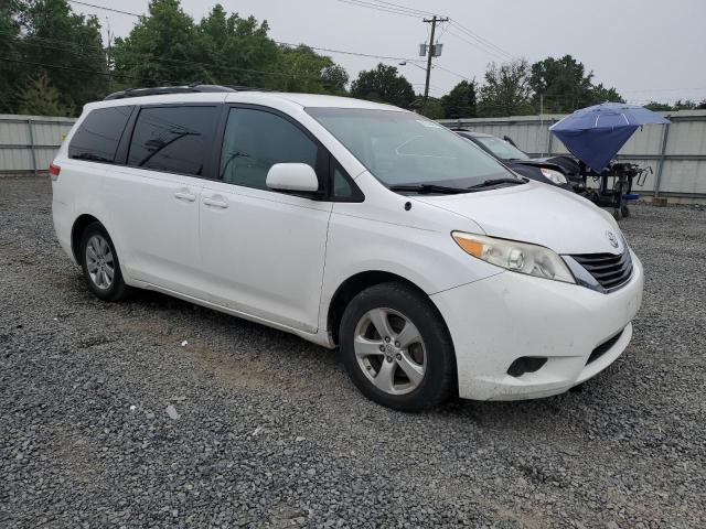 5TDKK3DC0DS393753 - 2013 TOYOTA SIENNA LE 白色 照片 4