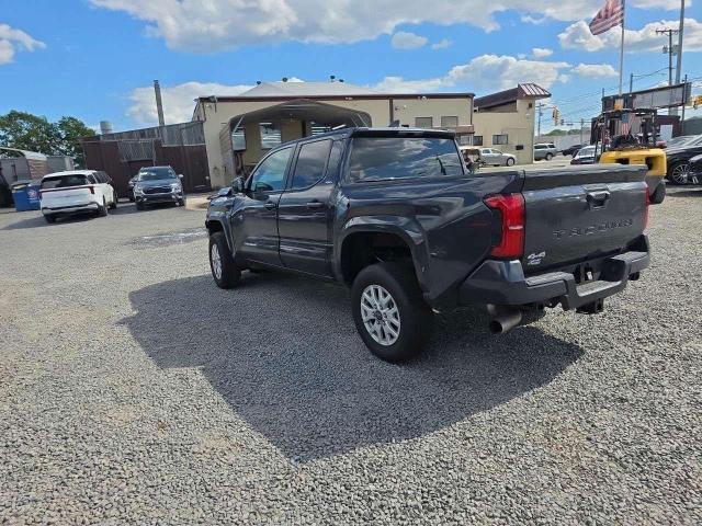 3TMLB5JN9RM080505 - 2024 TOYOTA TACOMA DOUBLE CAB GRAY photo 2