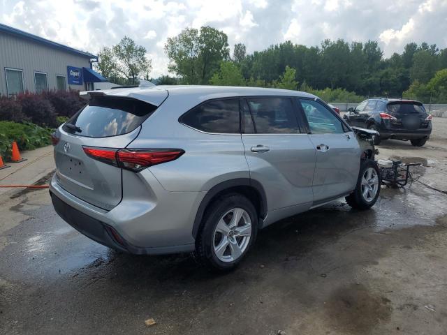 5TDZZRAH0MS054942 - 2021 TOYOTA HIGHLANDER L SILVER photo 3