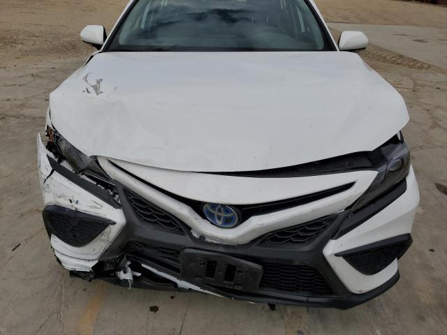 4T1G31AK0PU605596 - 2023 TOYOTA CAMRY SE NIGHT SHADE WHITE photo 11