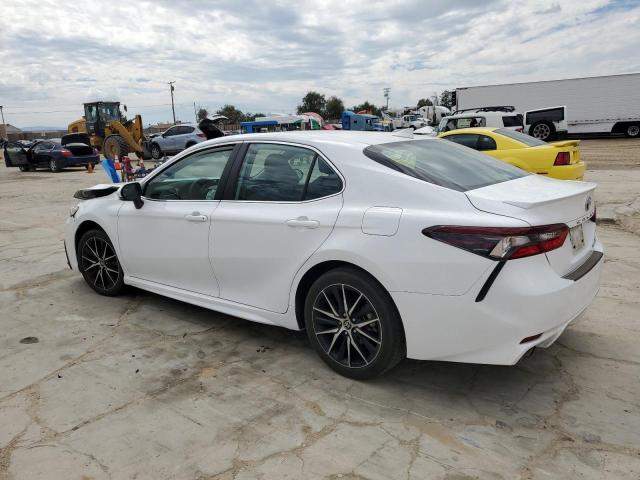 4T1G31AK0PU605596 - 2023 TOYOTA CAMRY SE NIGHT SHADE WHITE photo 2