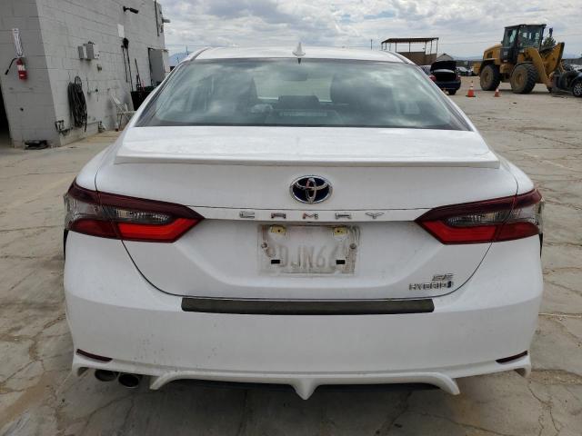 4T1G31AK0PU605596 - 2023 TOYOTA CAMRY SE NIGHT SHADE WHITE photo 6