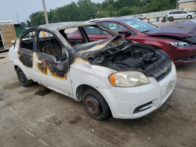 KL1TD56EX9B336135 - 2009 CHEVROLET AVEO LS WHITE photo 4