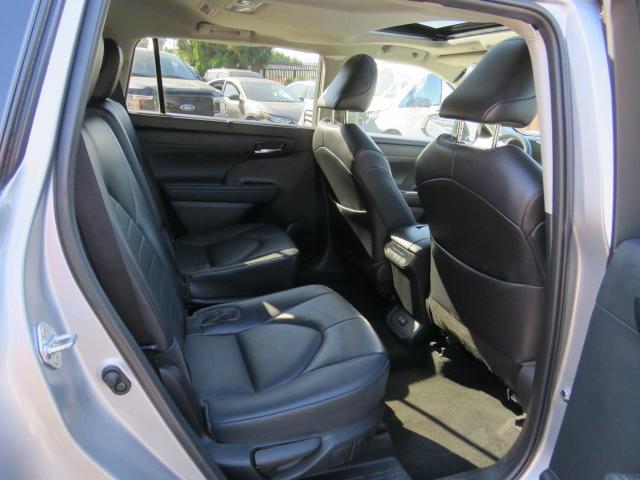 5TDGZRBH0NS201574 - 2022 TOYOTA HIGHLANDER XLE Gümüş foto 6