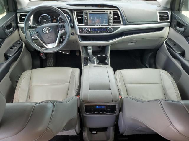 5TDKKRFH9GS158946 - 2016 TOYOTA HIGHLANDER XLE SILVER photo 8