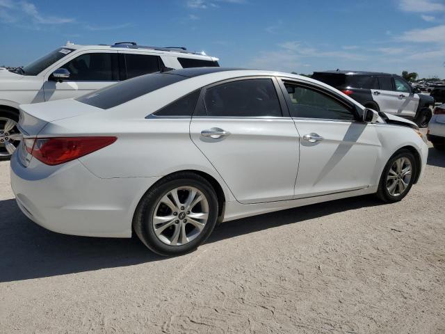 5NPEC4AC3CH361310 - 2012 HYUNDAI SONATA SE WHITE photo 3