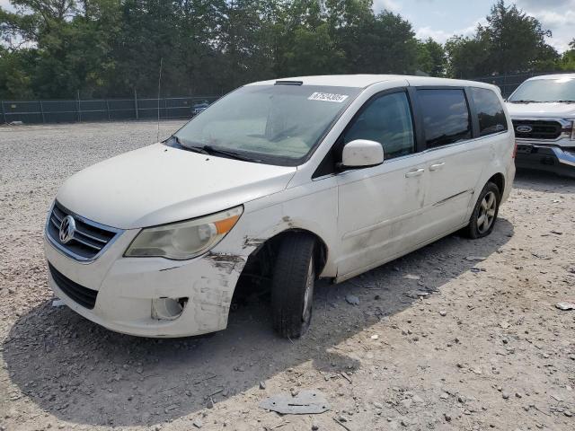 2010 VOLKSWAGEN ROUTAN SE, 