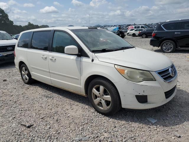 2V4RW3D10AR209360 - 2010 VOLKSWAGEN ROUTAN SE WHITE photo 4