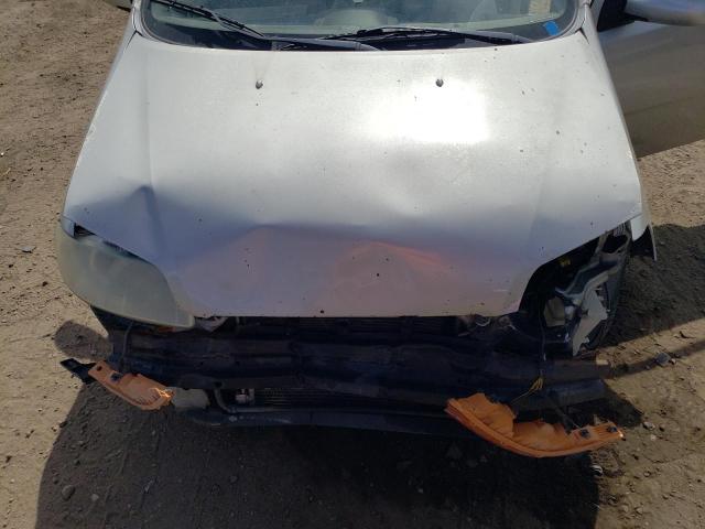 KL1TD52615B285570 - 2005 CHEVROLET AVEO BASE SILVER photo 11