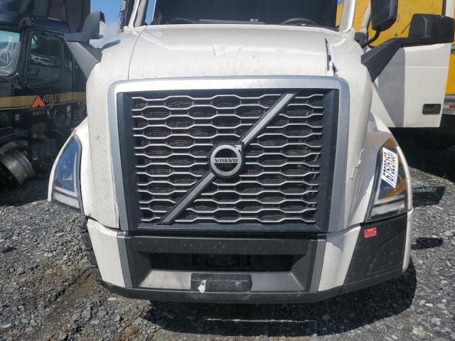 4V4NC9EHXPN328995 - 2023 VOLVO VN VNL WHITE photo 7