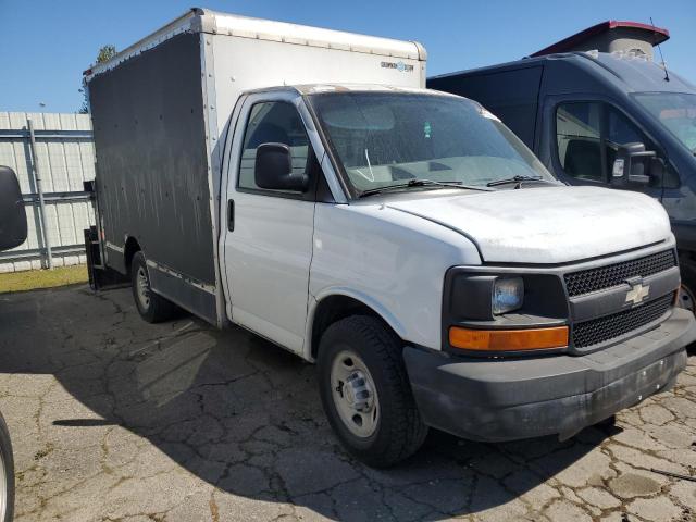 1GBHG31U531145006 - 2003 CHEVROLET EXPRESS G3 WHITE photo 4