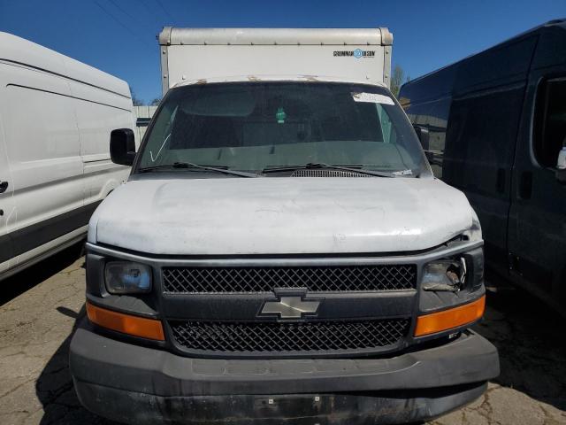 1GBHG31U531145006 - 2003 CHEVROLET EXPRESS G3 WHITE photo 5