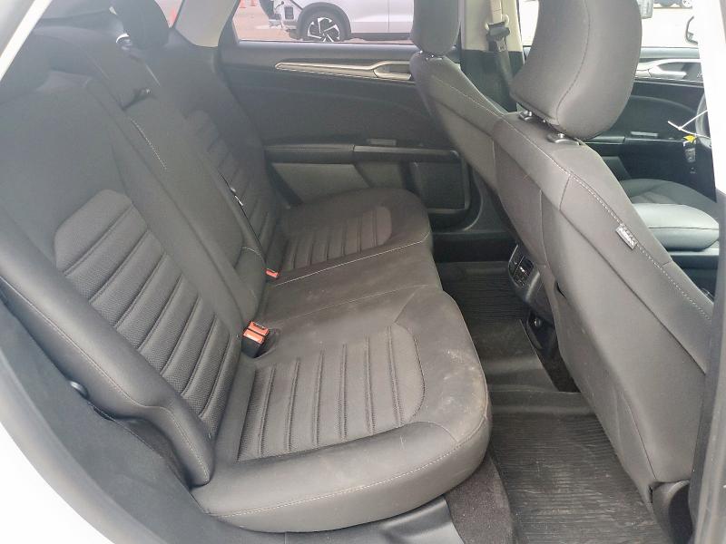 3FA6P0LU0KR137713 - 2019 FORD FUSION SE 白色 照片 10