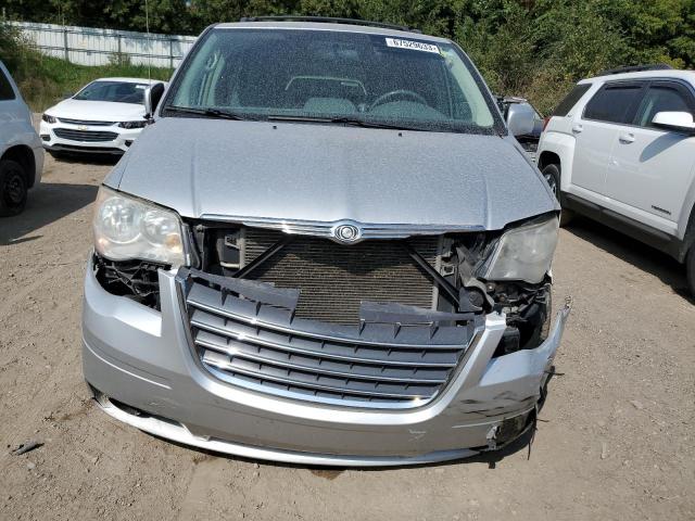 2A4RR5D12AR300816 - 2010 CHRYSLER TOWN & COU TOURING 银色 照片 5