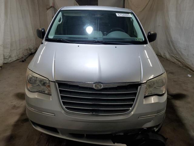 2A4RR4DE9AR152404 - 2010 CHRYSLER TOWN & COU LX SILVER photo 5