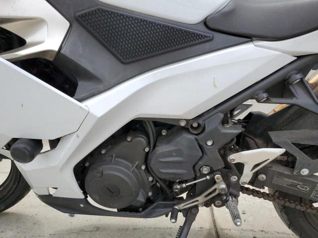 JKAEXKG17LDA65918 - 2020 KAWASAKI EX400 WHITE photo 7