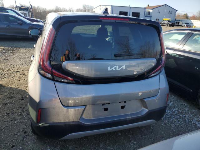 KNDJ23AU2P7883022 - 2023 KIA SOUL LX GRAY photo 6