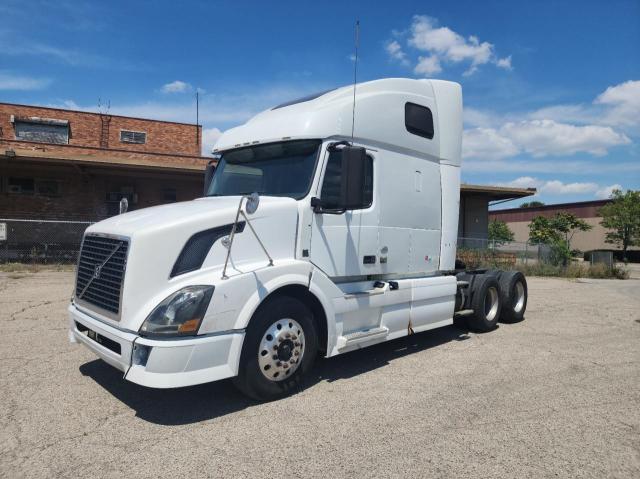 4V4NC9EG1CN551024 - 2012 VOLVO VN VNL WHITE photo 2