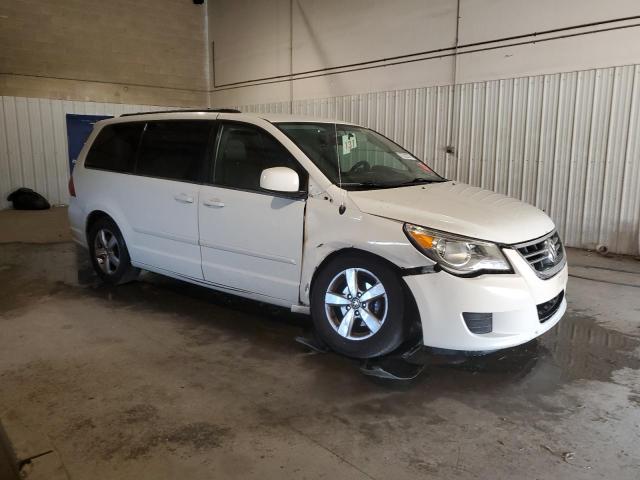 2V4RW3DGXBR785706 - 2011 VOLKSWAGEN ROUTAN SE WHITE photo 4