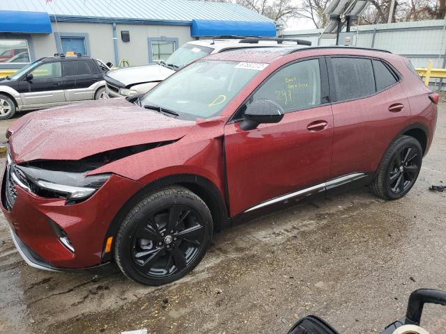 LRBFZPR46PD015490 - 2023 BUICK ENVISION ESSENCE მუქწითელი ფოტო 1