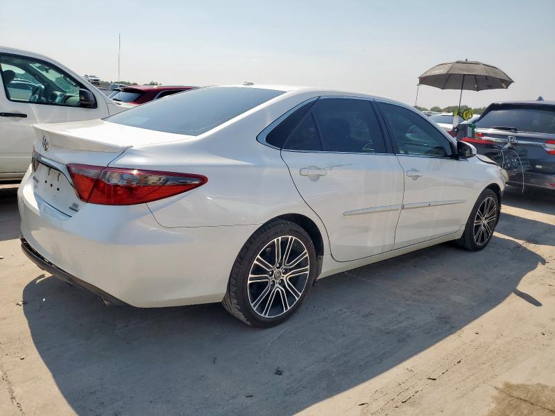 4T1BF1FK1GU549825 - 2016 TOYOTA CAMRY LE WHITE photo 3