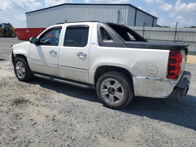 3GNVKGE04AG246328 - 2010 CHEVROLET AVALANCHE LTZ WHITE photo 2