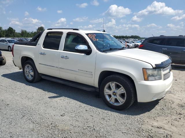 3GNVKGE04AG246328 - 2010 CHEVROLET AVALANCHE LTZ WHITE photo 4