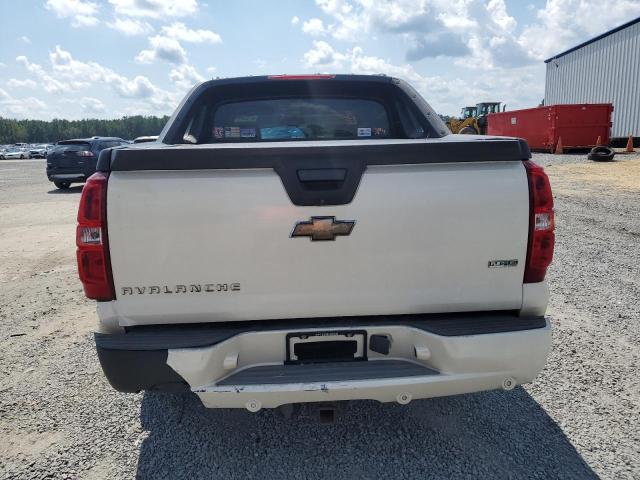 3GNVKGE04AG246328 - 2010 CHEVROLET AVALANCHE LTZ WHITE photo 6