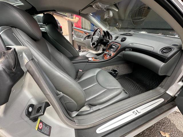 WDBSK75F23F029475 - 2003 MERCEDES-BENZ SL 500R GRAY photo 5