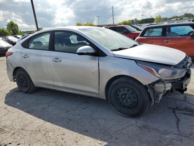 3KPC24A36JE005753 - 2018 HYUNDAI ACCENT SE SILVER photo 4