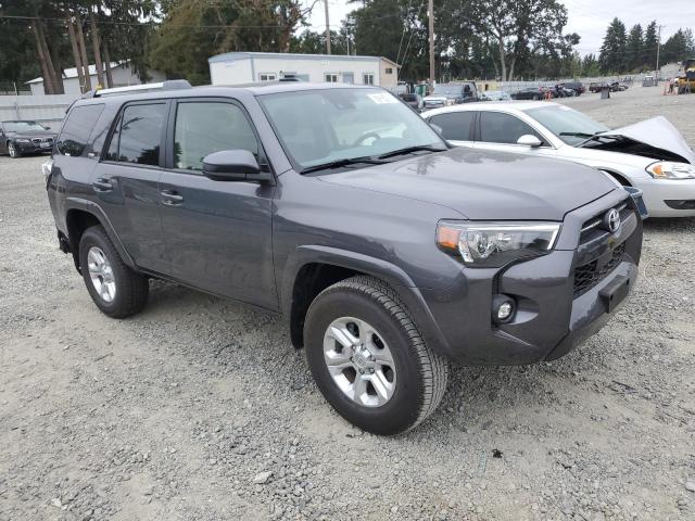 JTEMU5JRXP6165153 - 2023 TOYOTA 4RUNNER SE CHARCOAL photo 4