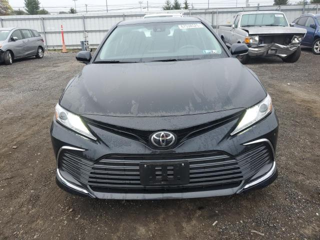 4T1F11AK8RU249970 - 2024 TOYOTA CAMRY XLE შავი ფოტო 5