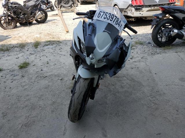 ML5EXER1XPDA96181 - 2023 KAWASAKI EX650 R Білий фото 2